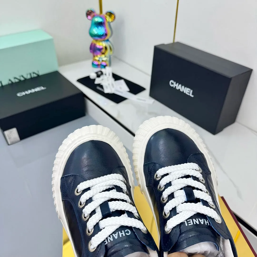 👟👟Ex-factory price 640👟👟 Chanel bread shoes ~ original calfskin panda shoes Chanel 25C latest hot style panda black and white sports shoes casual sneakers Xiaoxiang hot item classic black and white panda color coco girls must pay Fabric: original custom mixed sheepskin lining: original imported breathable mesh lining outsole: Original molded rubber + TPU combination Size: Women's 35-41